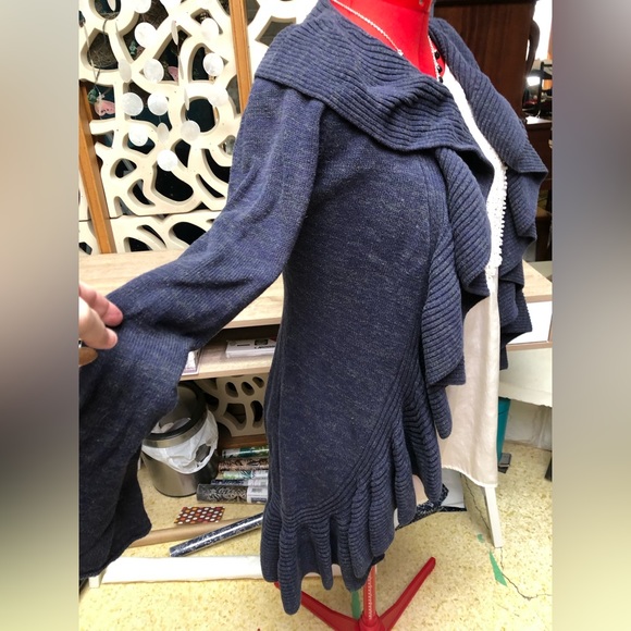 Size M SRS 100% cotton luscious full ruffle cardigan. - Picture 3 of 13